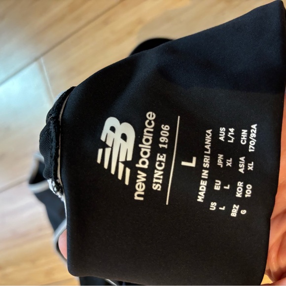 New balance bra only worn once size Large - Picture 3 of 3